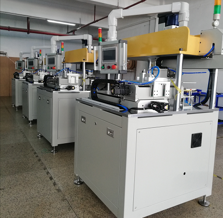 自動(dòng)鉚壓機(jī)